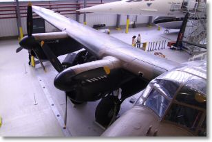 walkaround_avro_lancaster002.jpg