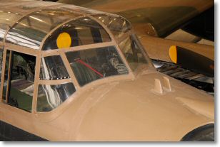 walkaround_avro_lancaster009.jpg