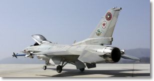 F16N_agressor_02.jpg